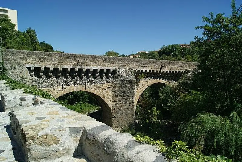 Foto von Ouveze -Brücke - Angelwhite - © Creative Commons (https://creativecommons.org/licenses/by-sa/4.0/deed.fr)