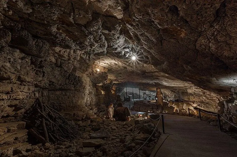 Foto von Nero Höhle - Thilo Parg - © Creative Commons (https://creativecommons.org/licenses/by-sa/4.0/deed.fr)