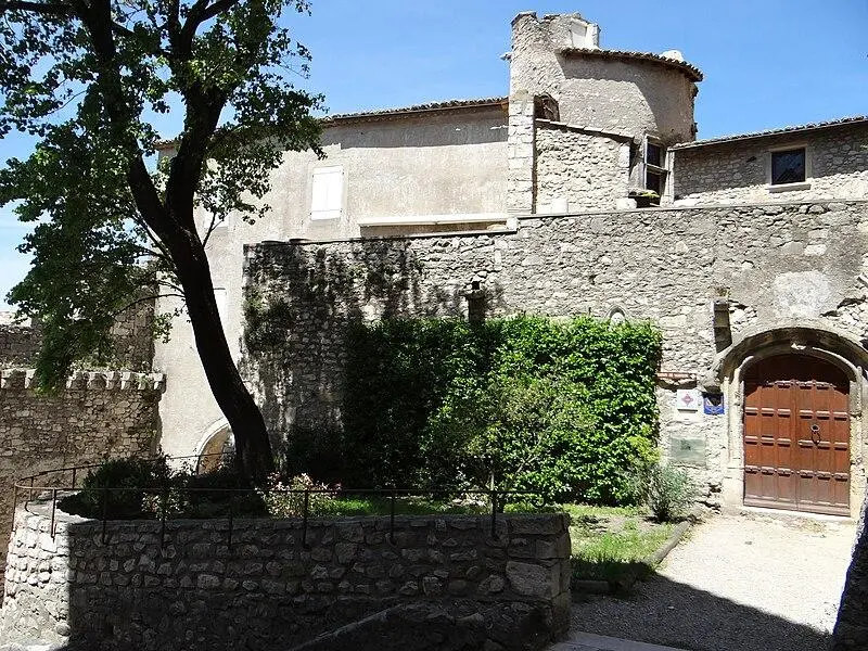 Foto de Edificio llamado lacombe, en la base del campanario de la catedral - MOSSOT - © Creative Commons (https://creativecommons.org/licenses/by-sa/4.0/deed.fr)