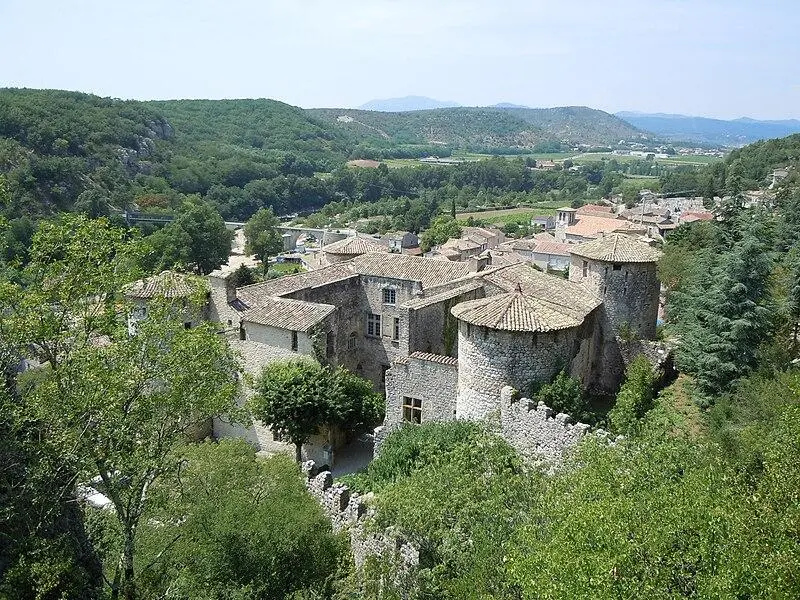 Foto di Castello - Patrice78500 - © Creative Commons (https://creativecommons.org/licenses/by-sa/4.0/deed.fr)