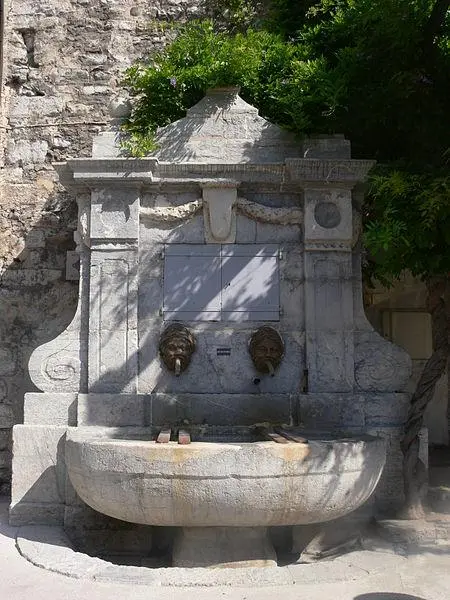 Foto von Öffentlicher Brunnen - Remi Mathis - © Creative Commons (https://creativecommons.org/licenses/by-sa/4.0/deed.fr)