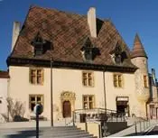 Foto von Staffel der königlichen Pfosten (Haus bekannt als Little Louvre) - Delapacaud - © Creative Commons (https://creativecommons.org/licenses/by-sa/4.0/deed.fr)