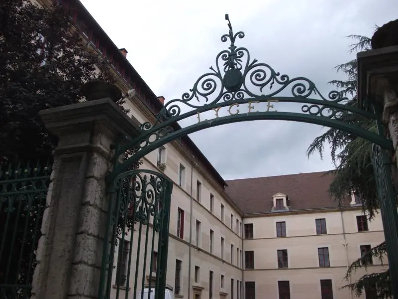 Foto von High School - Pierre de Montfalcon - © Creative Commons (https://creativecommons.org/licenses/by-sa/4.0/deed.fr)