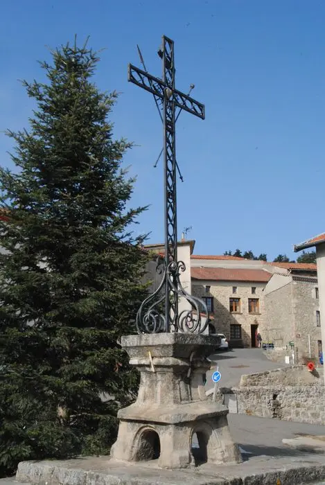 Foto von Nördlich der Kirche überqueren - POP Plateforme Ouverte du Patrimoine / Base Mérimée - © Ministère de la Culture (France), Direction Régionale des Affaires Culturelles d'Auvergne-Rhône-Alpes – Tous droits réservés 