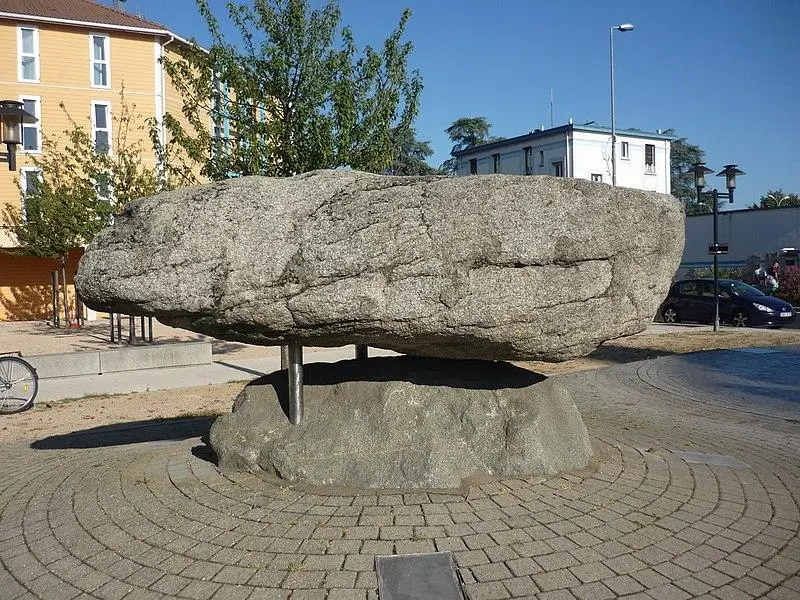 Foto von Menhir de Montaberlet oder Pierre-Fitte - Sebleouf - © Creative Commons (https://creativecommons.org/licenses/by-sa/4.0/deed.fr)