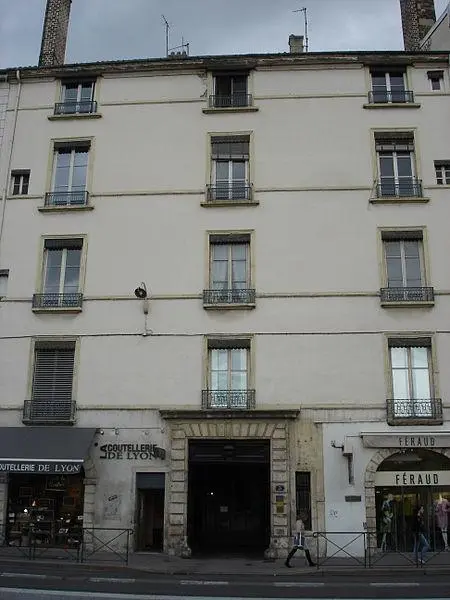 Foto di Edificio - Nouill - © Creative Commons (https://creativecommons.org/licenses/by-sa/4.0/deed.fr)