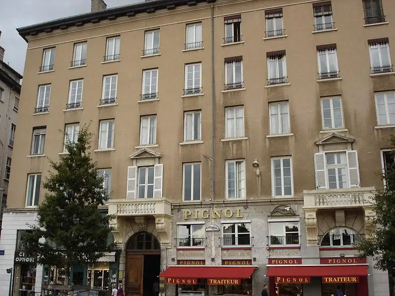 Foto de Edificio - Nouill - © Creative Commons (https://creativecommons.org/licenses/by-sa/4.0/deed.fr)