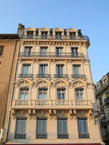 Foto di Edificio - Pucesurvitaminee - © Creative Commons (https://creativecommons.org/licenses/by-sa/4.0/deed.fr)