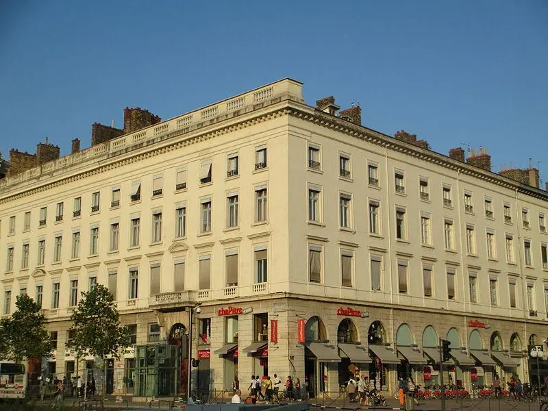 Foto de Edificio - Pucesurvitaminee - © Creative Commons (https://creativecommons.org/licenses/by-sa/4.0/deed.fr)