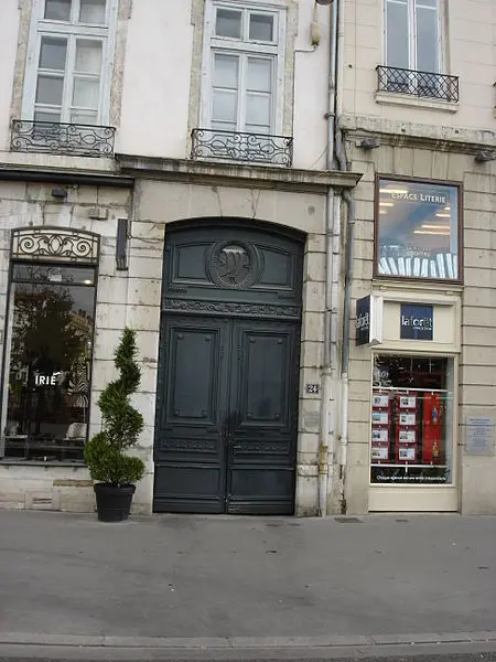 Foto di Edificio - Nouill - © Creative Commons (https://creativecommons.org/licenses/by-sa/4.0/deed.fr)