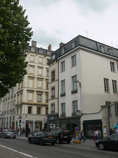 Foto de Edificio - Remi Mathis - © Creative Commons (https://creativecommons.org/licenses/by-sa/4.0/deed.fr)