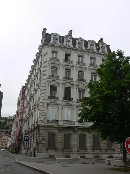 Foto von Gebäude - Remi Mathis - © Creative Commons (https://creativecommons.org/licenses/by-sa/4.0/deed.fr)