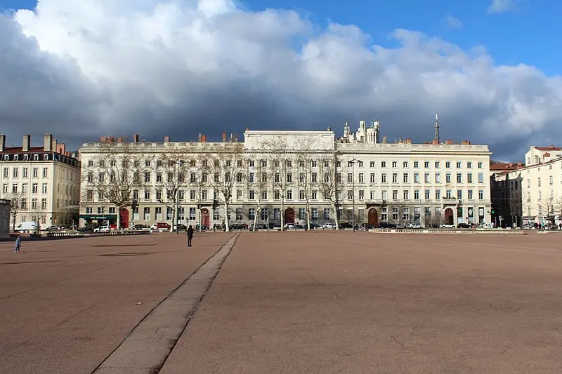 Foto di Edificio - Chabe01 - © Creative Commons (https://creativecommons.org/licenses/by-sa/4.0/deed.fr)
