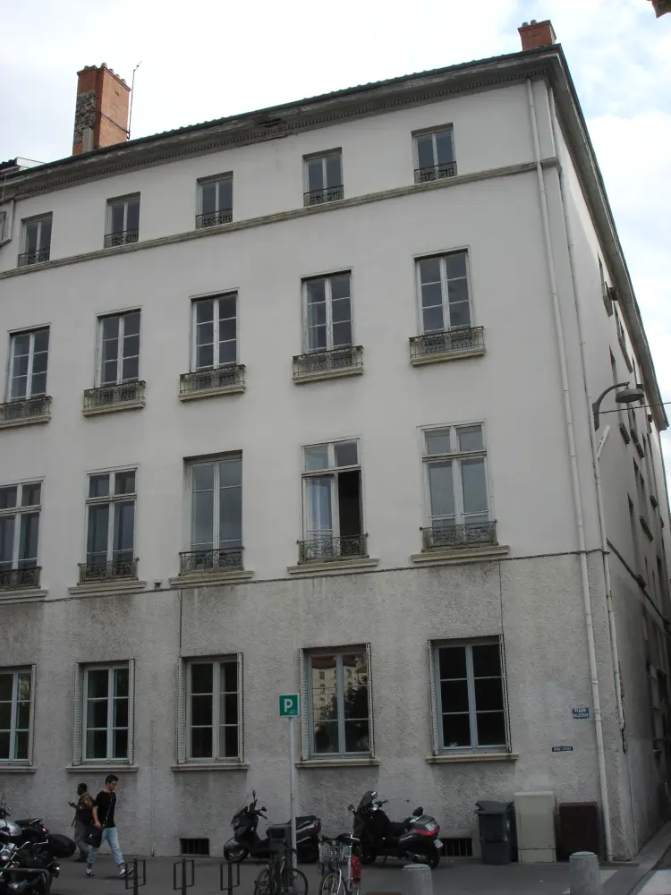 Foto de Edificio - Sous licence Creative Commons (https://creativecommons.org/licenses/by-sa/4.0/deed.fr) - Par Nouill - © Creative Commons (https://creativecommons.org/licenses/by-sa/4.0/deed.fr)