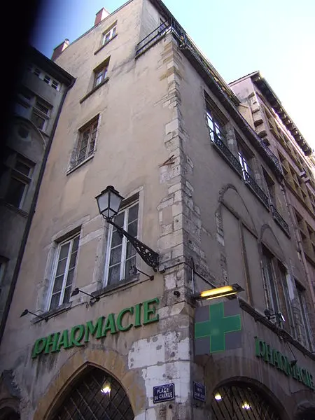 Foto de Edificio - DamTESC - © Creative Commons (https://creativecommons.org/licenses/by-sa/4.0/deed.fr)