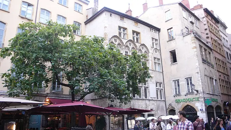 Foto de Edificio dit casa tomassin - Alexmar983 - © Creative Commons (https://creativecommons.org/licenses/by-sa/4.0/deed.fr)