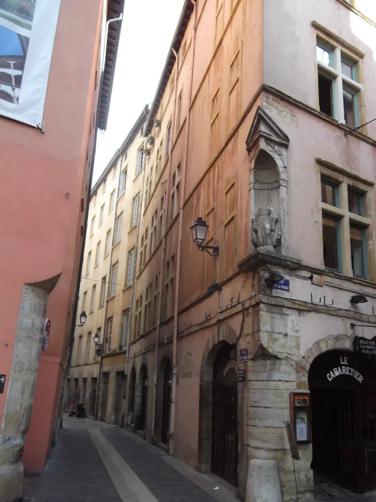 Foto di Casa - Sous licence Creative Commons (https://creativecommons.org/licenses/by-sa/4.0/deed.fr) - Par Dashiell~commonswiki - © Creative Commons (https://creativecommons.org/licenses/by-sa/4.0/deed.fr)
