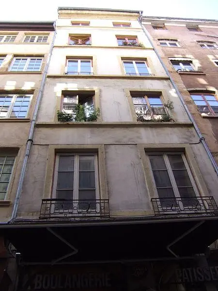 Foto de Hogar - DamTESC - © Creative Commons (https://creativecommons.org/licenses/by-sa/4.0/deed.fr)