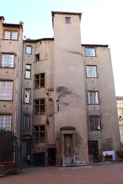 Foto di Casa - Chabe01 - © Creative Commons (https://creativecommons.org/licenses/by-sa/4.0/deed.fr)