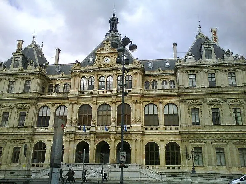 Foto von Handelspalast - Jean-Louis Lascoux - © Creative Commons (https://creativecommons.org/licenses/by-sa/4.0/deed.fr)