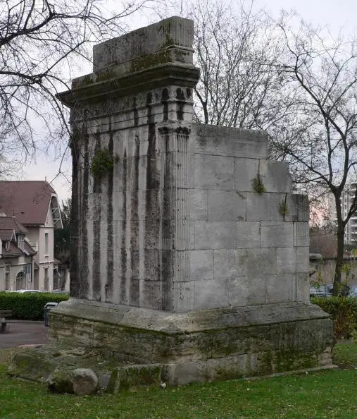 Foto de Tumbas romanas de Trion - Bolel sur Wikipédia français - © Creative Commons (https://creativecommons.org/licenses/by-sa/4.0/deed.fr)