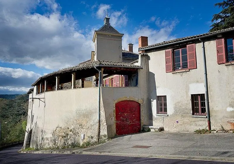 Foto von Gebäude namens Maison de la Cadière - Dominique Robert - © Creative Commons (https://creativecommons.org/licenses/by-sa/4.0/deed.fr)