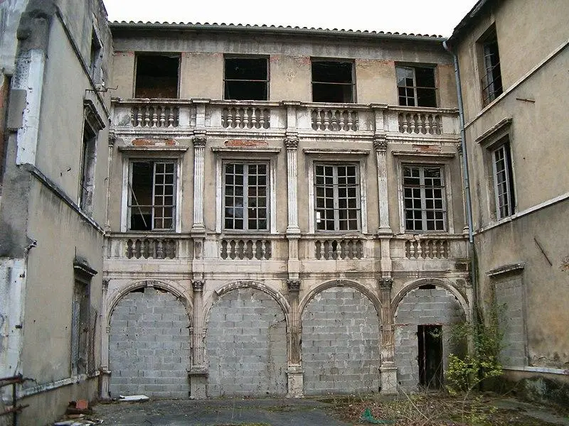 Foto von Manoir du Grand-Perron (alt) auf dem Gelände des Jules-Courmont-Krankenhauses - Auteur inconnu - © Creative Commons (https://creativecommons.org/licenses/by-sa/4.0/deed.fr)