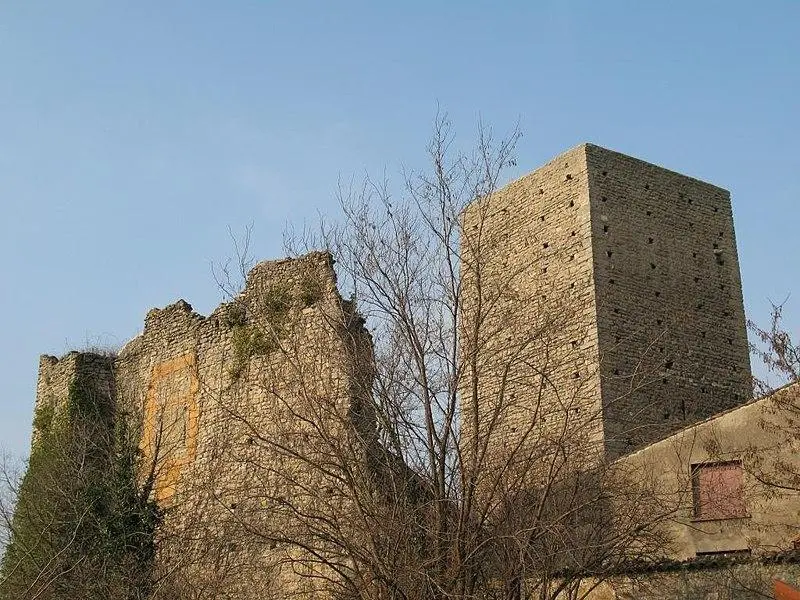 Foto di Castello (vecchio) - Sylvainj69 - © Creative Commons (https://creativecommons.org/licenses/by-sa/4.0/deed.fr)
