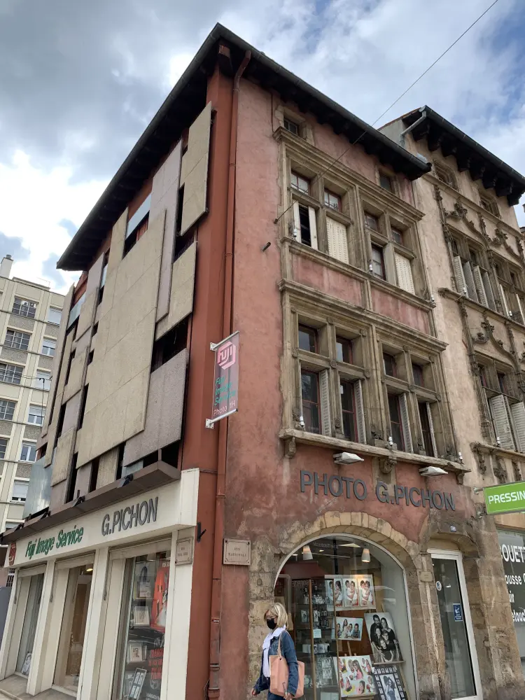 Foto di Edificio - Sous licence Creative Commons (https://creativecommons.org/licenses/by-sa/4.0/deed.fr) - Par Chabe01 - © Creative Commons (https://creativecommons.org/licenses/by-sa/4.0/deed.fr)