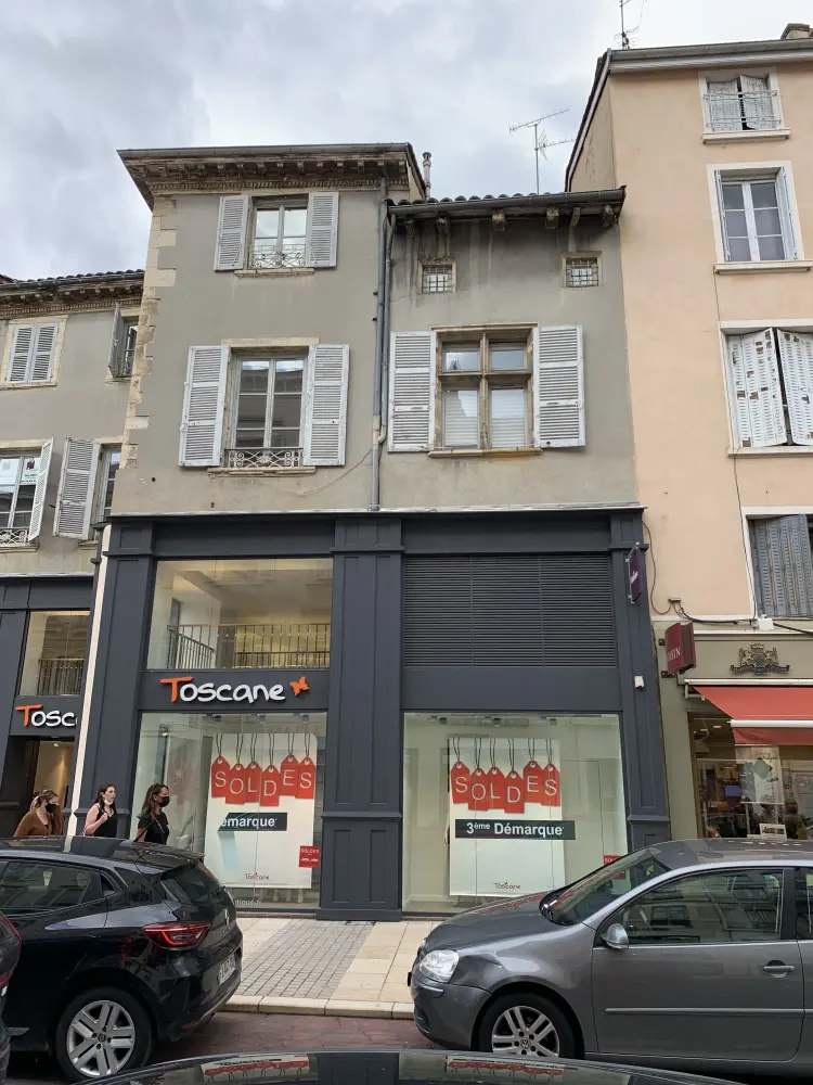 Foto di Edificio - Sous licence Creative Commons (https://creativecommons.org/licenses/by-sa/4.0/deed.fr) - Par Chabe01 - © Creative Commons (https://creativecommons.org/licenses/by-sa/4.0/deed.fr)