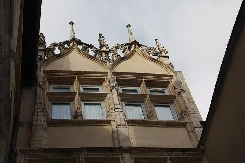 Photo de Immeuble - Otourly - © Creative Commons (https://creativecommons.org/licenses/by-sa/4.0/deed.fr)