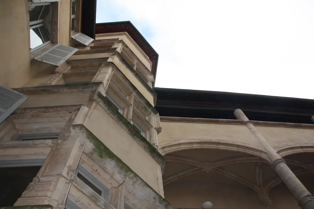 Foto di Edificio - Sous licence Creative Commons (https://creativecommons.org/licenses/by-sa/4.0/deed.fr) - Par Otourly - © Creative Commons (https://creativecommons.org/licenses/by-sa/4.0/deed.fr)