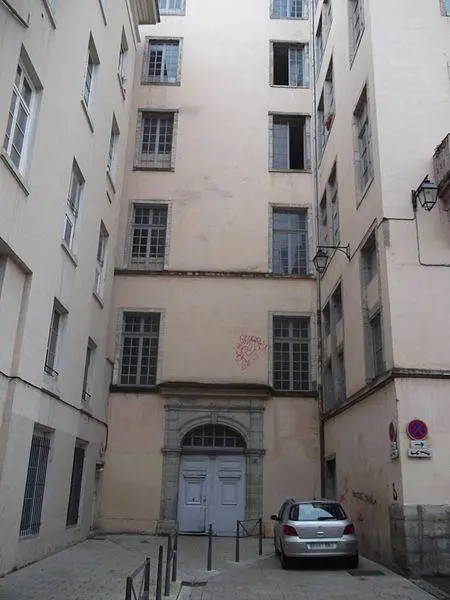 Foto von Gebäude - Dashiell - © Creative Commons (https://creativecommons.org/licenses/by-sa/4.0/deed.fr)