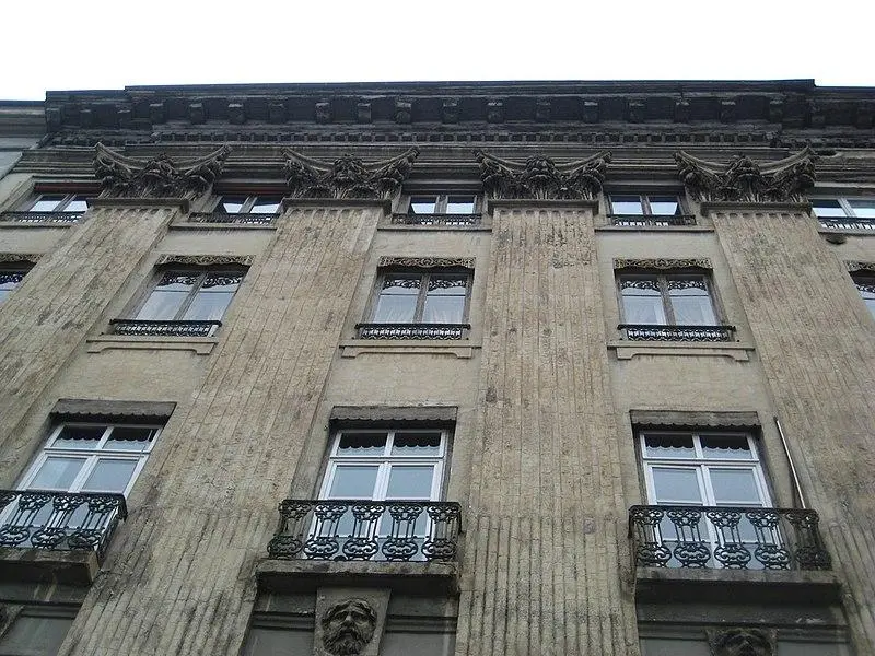 Foto von Gebäude - Karldupart - © Creative Commons (https://creativecommons.org/licenses/by-sa/4.0/deed.fr)