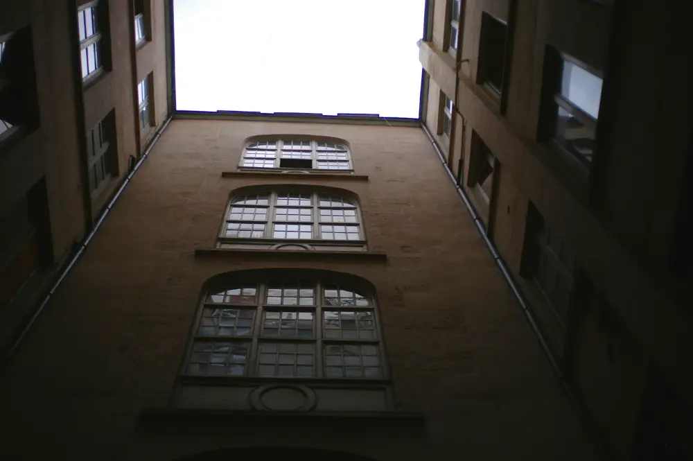 Foto de Edificio - Sous licence Creative Commons (https://creativecommons.org/licenses/by-sa/4.0/deed.fr) - Par Huitseeker - © Creative Commons (https://creativecommons.org/licenses/by-sa/4.0/deed.fr)