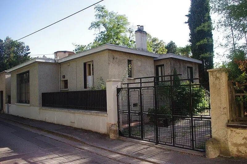 Foto von Villa - Gnrc - © Creative Commons (https://creativecommons.org/licenses/by-sa/4.0/deed.fr)