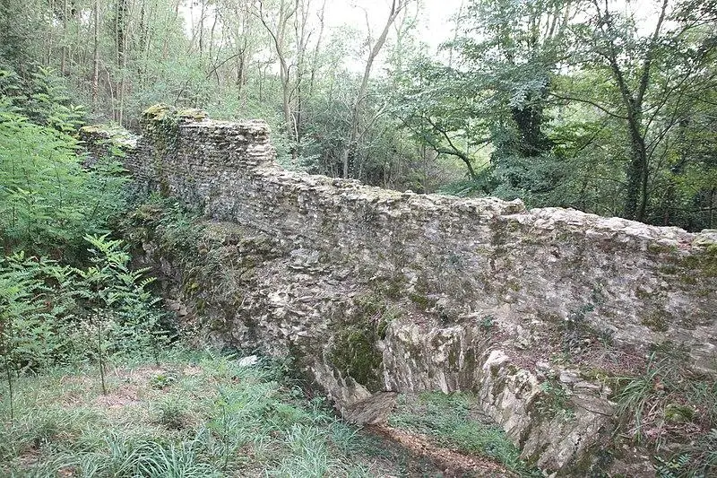 Foto von Pont-aqueduc dit le pont de jurieux (Überreste) - User:Otourly - © Creative Commons (https://creativecommons.org/licenses/by-sa/4.0/deed.fr)