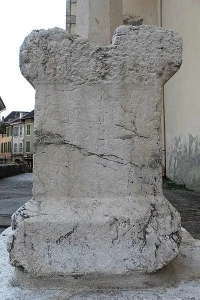 Foto di Iscrizione gallo-romana - Chabe01 - © Creative Commons (https://creativecommons.org/licenses/by-sa/4.0/deed.fr)