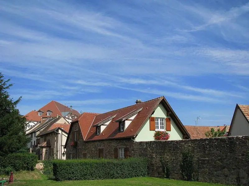 Foto von Urban befestigtes Gehäuse - Katzy - © Creative Commons (https://creativecommons.org/licenses/by-sa/4.0/deed.fr)