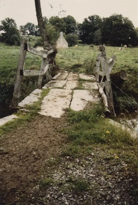 Foto de Puentes en el Rouvre, conocido como Pont de la Motte, Chênesecq Bridge, Pont Neuf y Pont de Raulette. - POP Plateforme Ouverte du Patrimoine / Base Mérimée - © Ministère de la Culture (France), Médiathèque du patrimoine et de la photographie, Tous droits réservés 