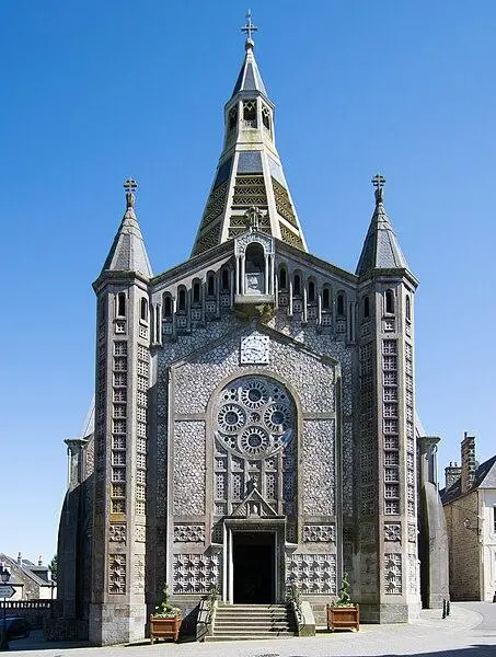 Foto de Iglesia Saint-Julien - 0x010C - © Creative Commons (https://creativecommons.org/licenses/by-sa/4.0/deed.fr)