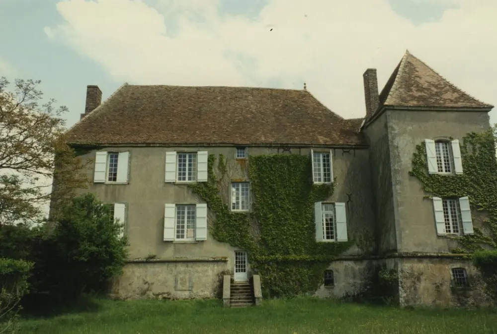 Foto von Monay Schloss - POP Plateforme Ouverte du Patrimoine / Base Mérimée - © Ministère de la Culture (France), Médiathèque du patrimoine et de la photographie, tous droits réservés