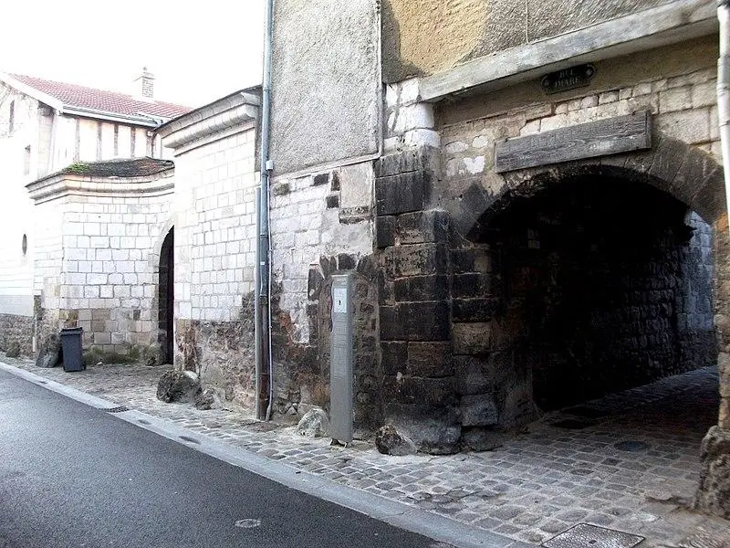 Foto de Entrada anterior al claustro de la catedral - Garitan - © Creative Commons (https://creativecommons.org/licenses/by-sa/4.0/deed.fr)