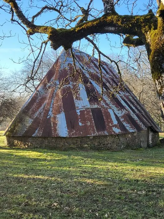 Foto von Ovale Scheune von Montet - POP Plateforme Ouverte du Patrimoine / Base Mérimée - © Ministère de la Culture (France), Conservation des antiquités et des objets de Corrèze – Tous droits réservés 