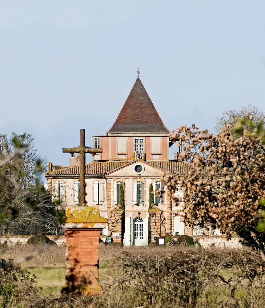 Foto de Castillo y parque - Sous licence Creative Commons (https://creativecommons.org/licenses/by-sa/4.0/deed.fr) - Par Archaeodontosaurus - © Creative Commons (https://creativecommons.org/licenses/by-sa/4.0/deed.fr)