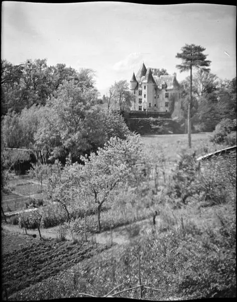 Picture of Castle - POP Plateforme Ouverte du Patrimoine / Base Mérimée - © Ministère de la Culture (France), Médiathèque du patrimoine et de la photographie, diffusion RMN-GP