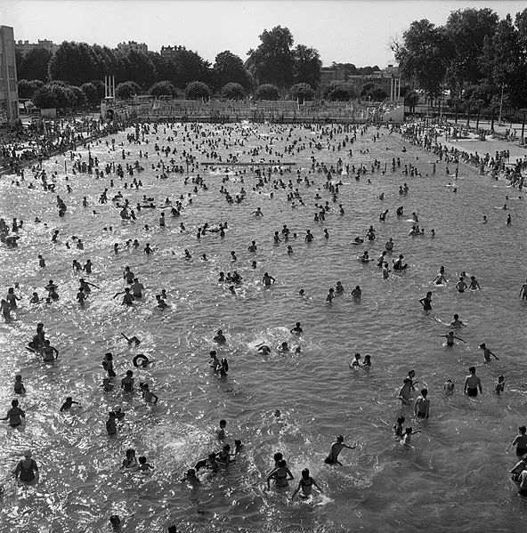 Picture of Alfred Nakache municipal swimming pool - Auteur inconnu - © Creative Commons (https://creativecommons.org/licenses/by-sa/4.0/deed.fr)