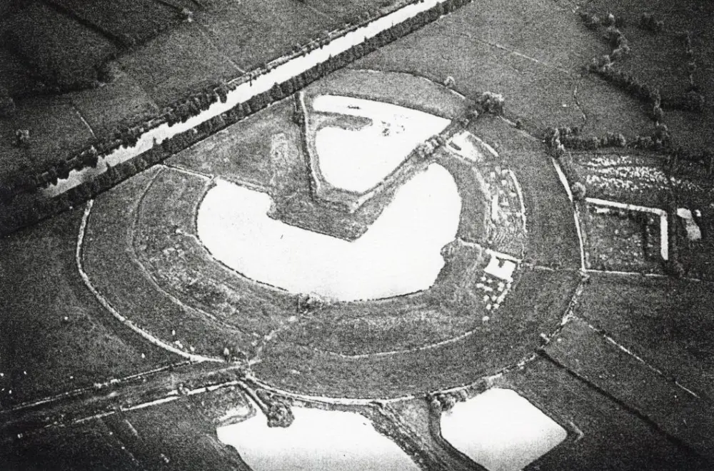 Foto de Motte castral - POP Plateforme Ouverte du Patrimoine / Base Mérimée - © Ministère de la Culture (France), Médiathèque du patrimoine et de la photographie, Tous droits réservés 