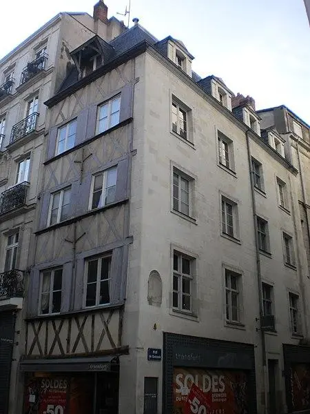 Foto de Edificio - Rehtse - © Creative Commons (https://creativecommons.org/licenses/by-sa/4.0/deed.fr)