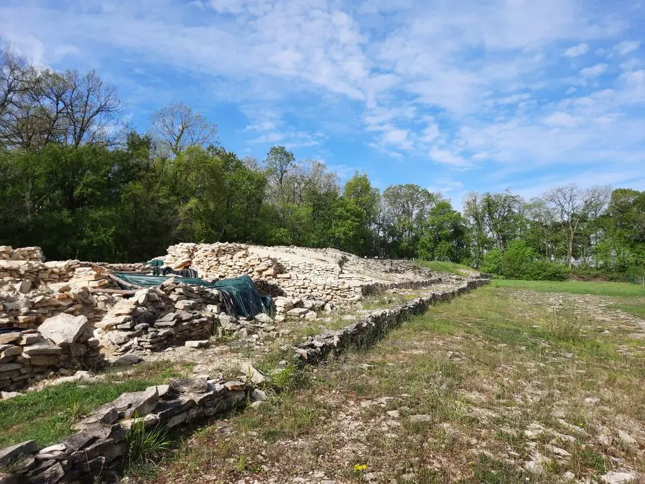 Foto von Pairé Tumulus - POP Plateforme Ouverte du Patrimoine / Base Mérimée - © Ministère de la Culture (France), Direction Régionale des Affaires Culturelles de Nouvelle Aquitaine, tous droits réservés